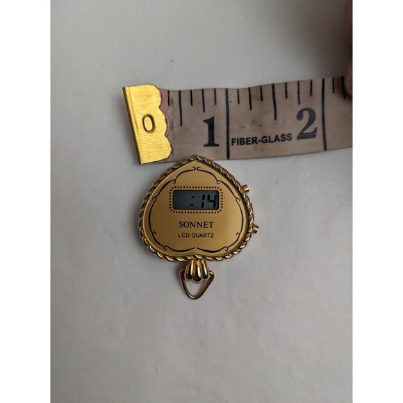 Vintage Sonnet Digital LCD Quartz Face “gold tone” Watch new battery - Picture 6 of 6